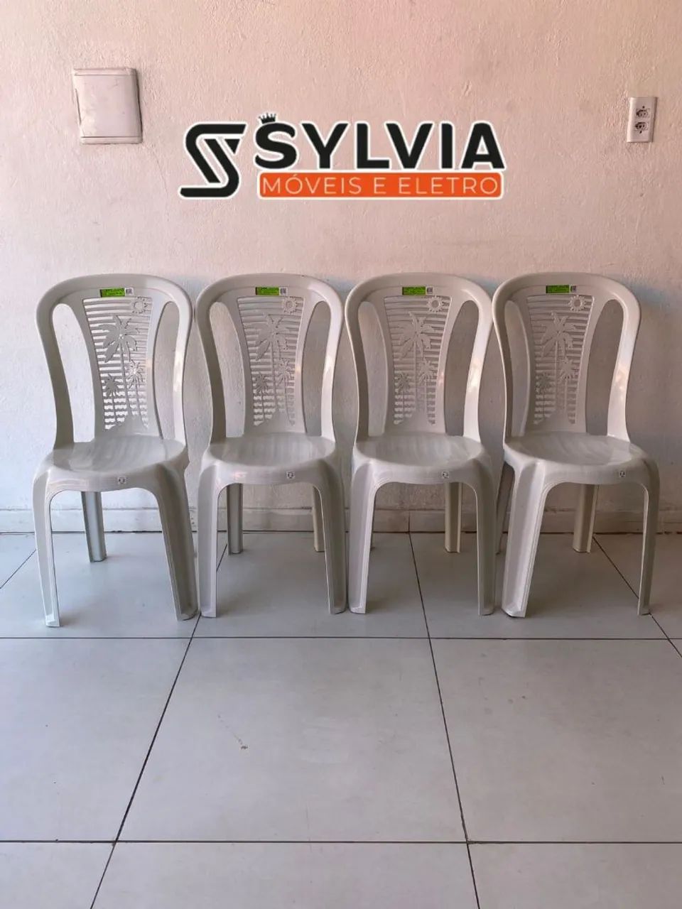 Cadeiras de plástico 
