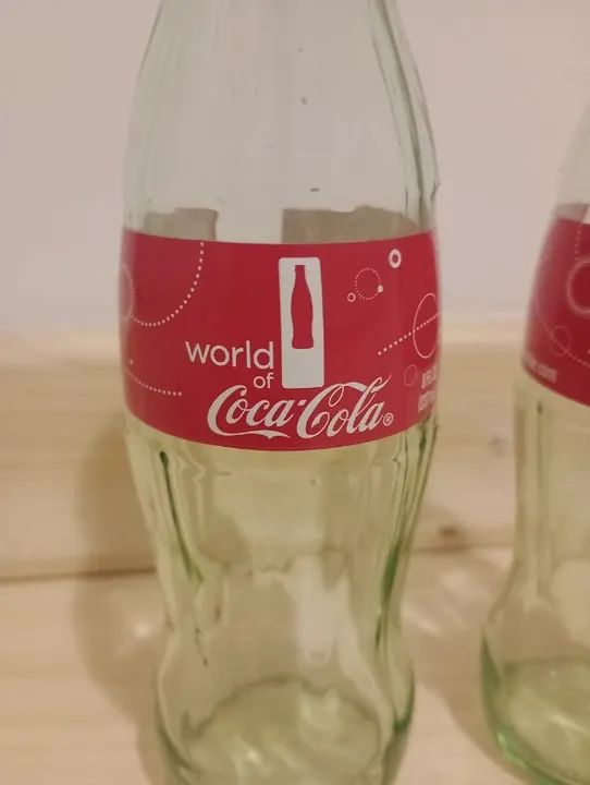 Kit com 2 garrafas World of Coca-Cola - Foto 3
