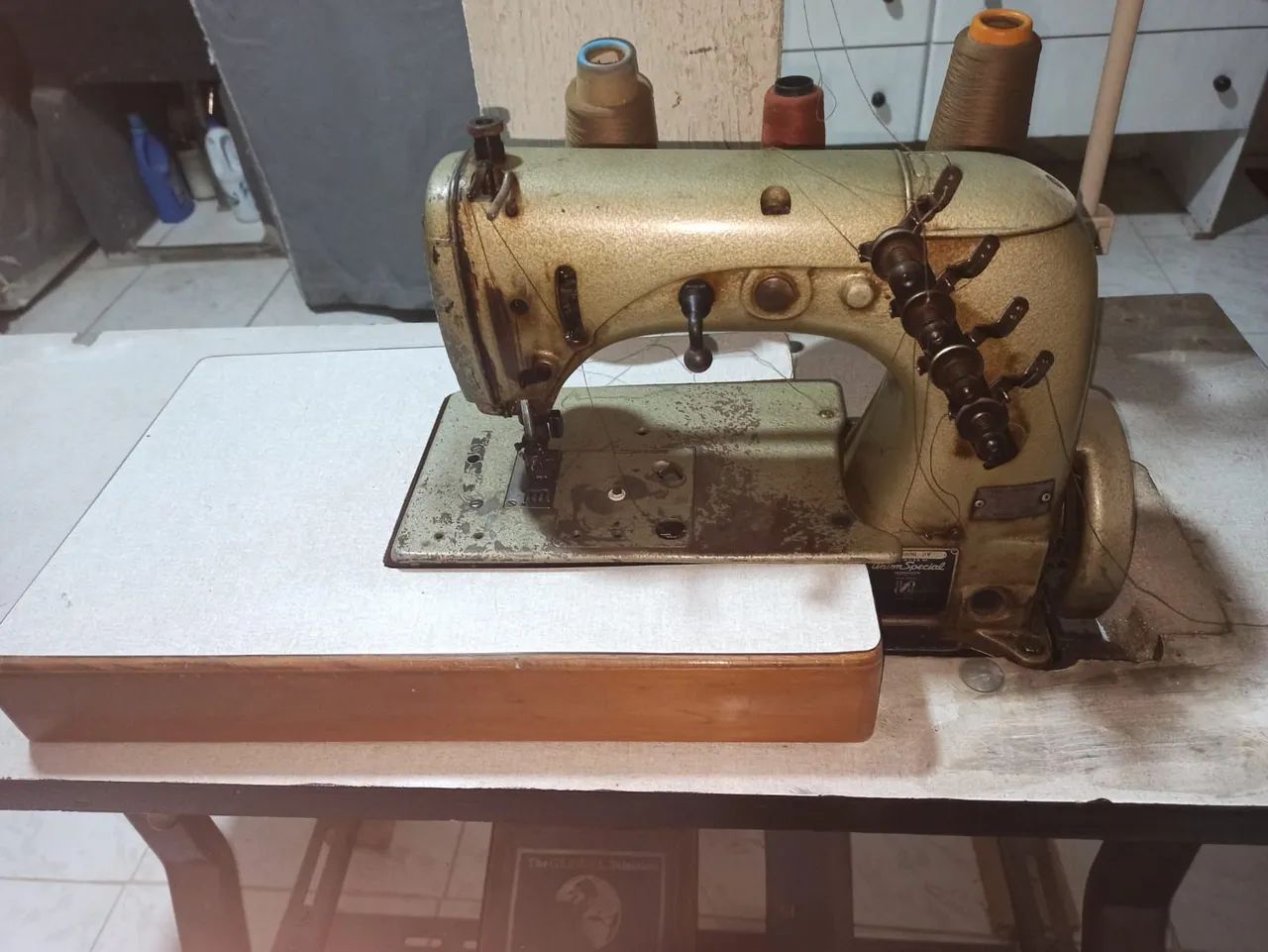 Vende-se Máquina Galoneira Antiga pouco usada. - Foto 3