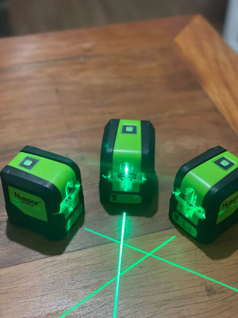Nível A Laser Verde Huepar Auto Nivelamento Alcance 40 Mts 2 linhas