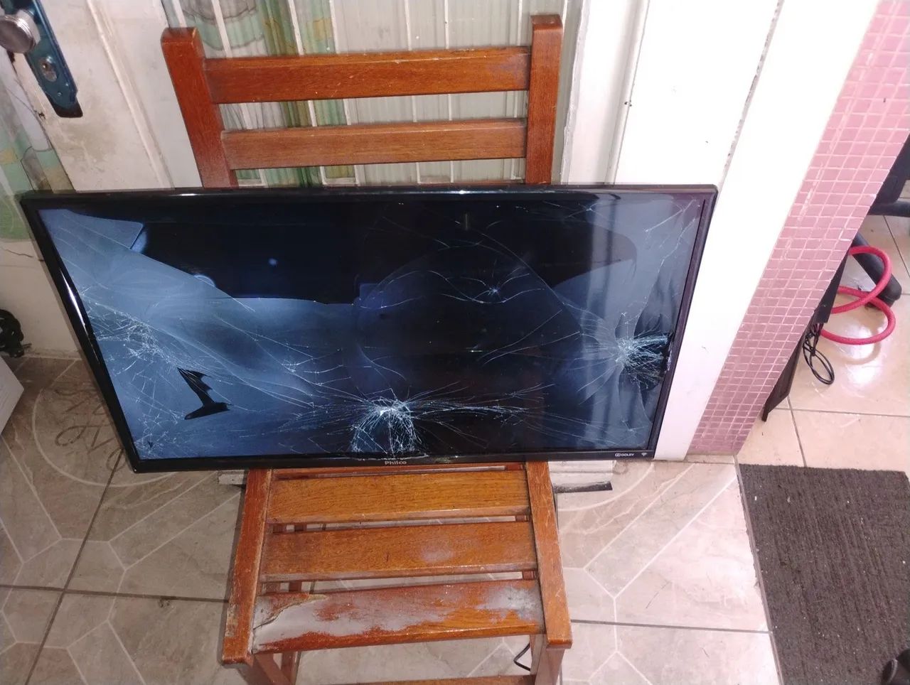 TV Philco Led Smart 32 Polegadas Modelo PTV32G50SN Tela quebrada  - Foto 3