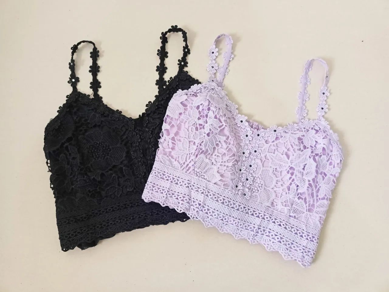 Blusinhas com alça top em renda nas cores preta e lilás novas  - Foto 5