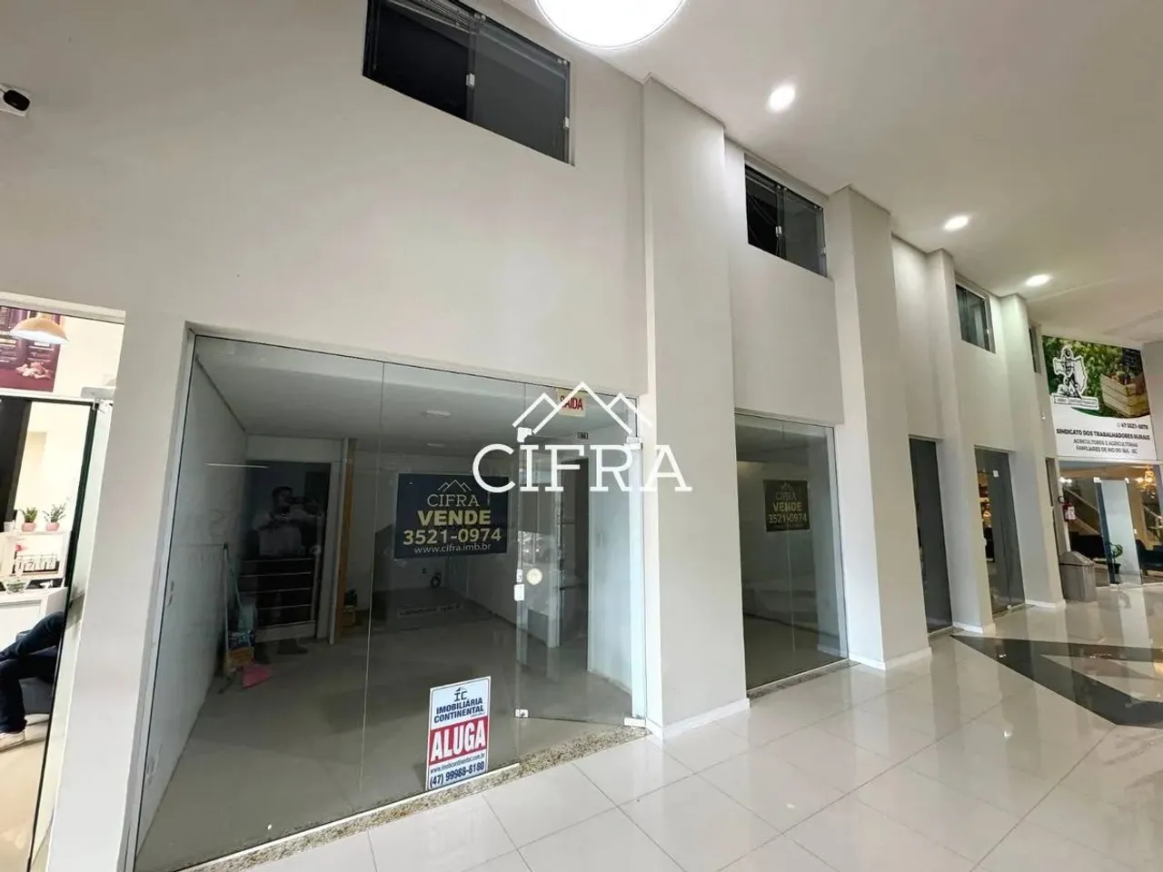 Sala Comercial - Venda - 100m2 - Rua 15 de Abril - Galeria Le Monde - Sala Comercial 03 -