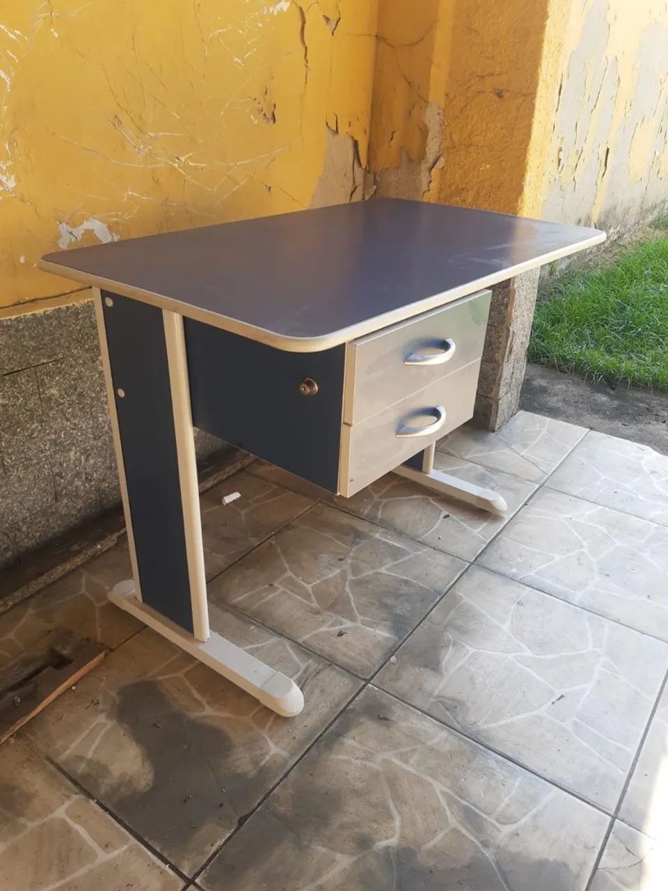 Escrivaninha moderna com gavetas - Foto 2