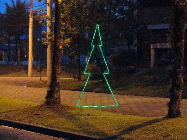 arvore de natal em estrutura metálica
