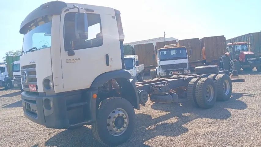 VW 26.280 6X4 ANO 2015 154.361KM - Foto 5