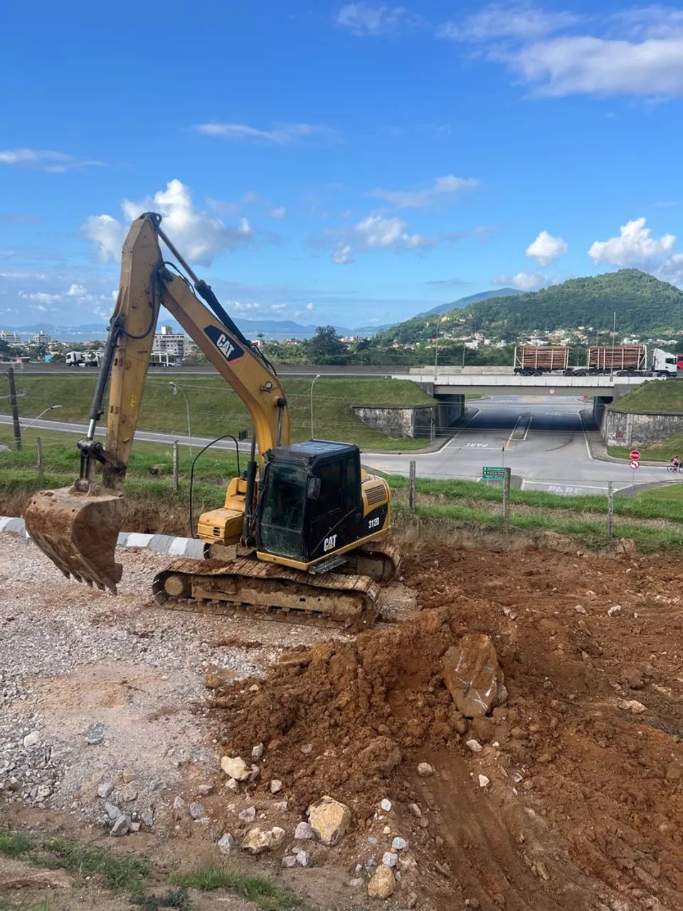 Escavadeira cat 312dl 2012