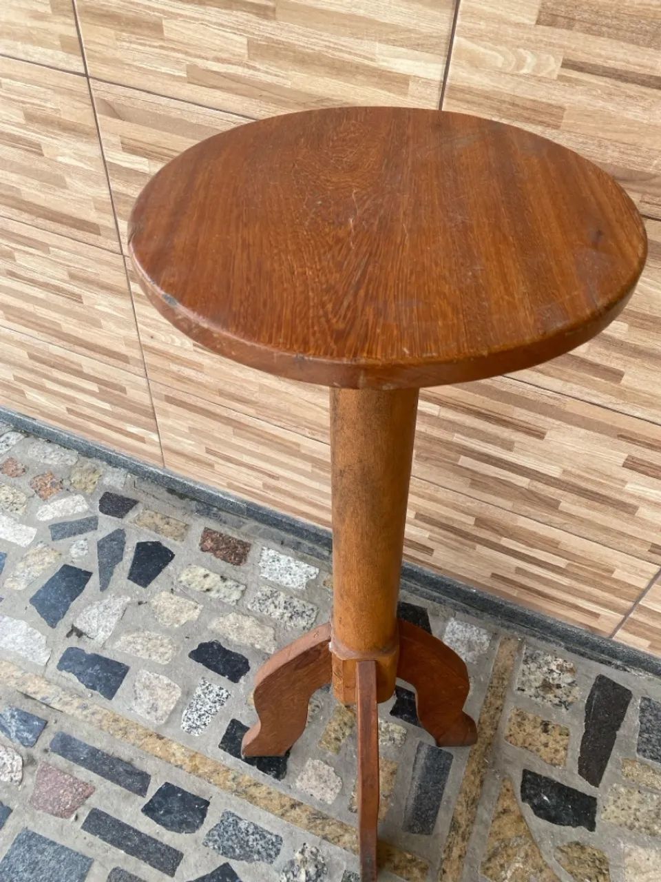 Mesa de apoio redonda em madeira maciça  - Foto 3