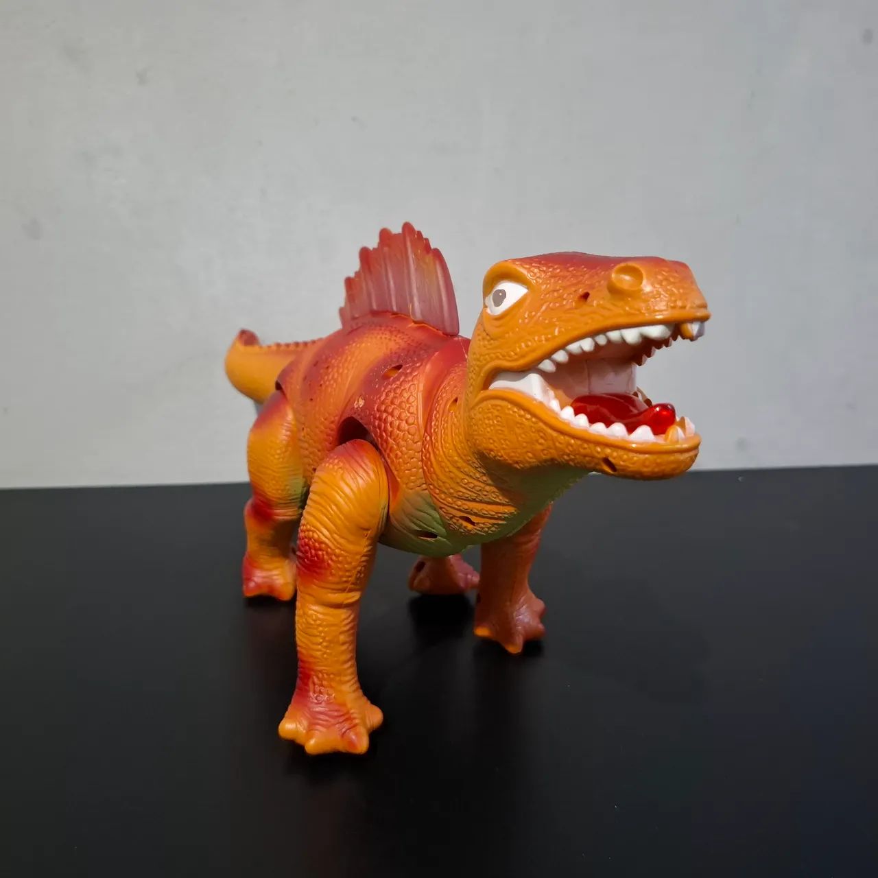Dino Dimetrodon Marrom com controle remoto