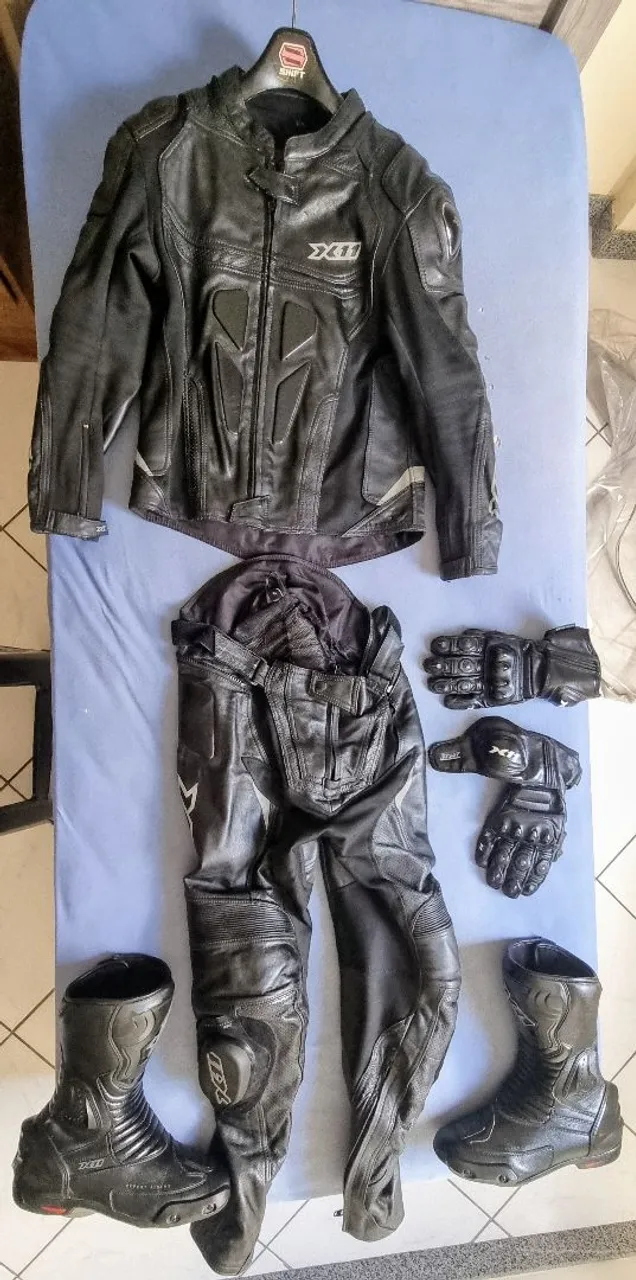 Conjunto de Motociclista Couro - Jaqueta e Calça