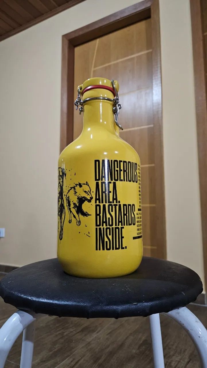 VENDO 2 GROWLER DE CERÂMICA 2L - WE ARE BASTARDS