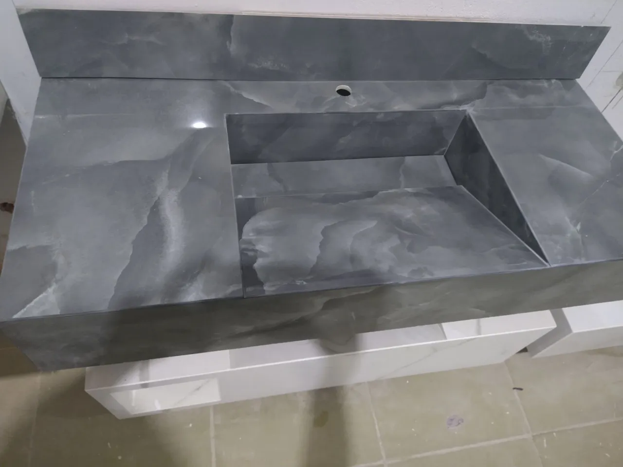 Pia a pronta entrega 90 cm - esculpido em porcelanato  