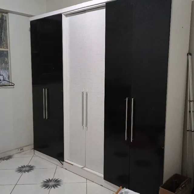 Guarda roupa grande 6 portas