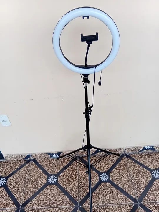 Tripé com luminária. - Foto 4