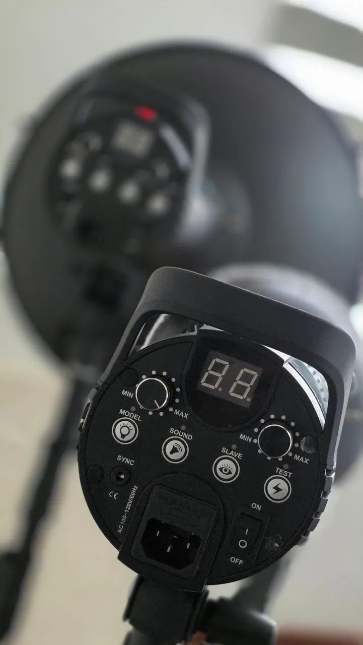 Duas tochas Godox De 300 com rádios - Foto 5