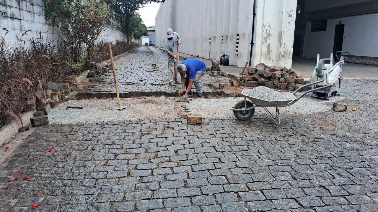 Reassentamento paralelepipedos reforma de paralelepipedos  - Foto 4