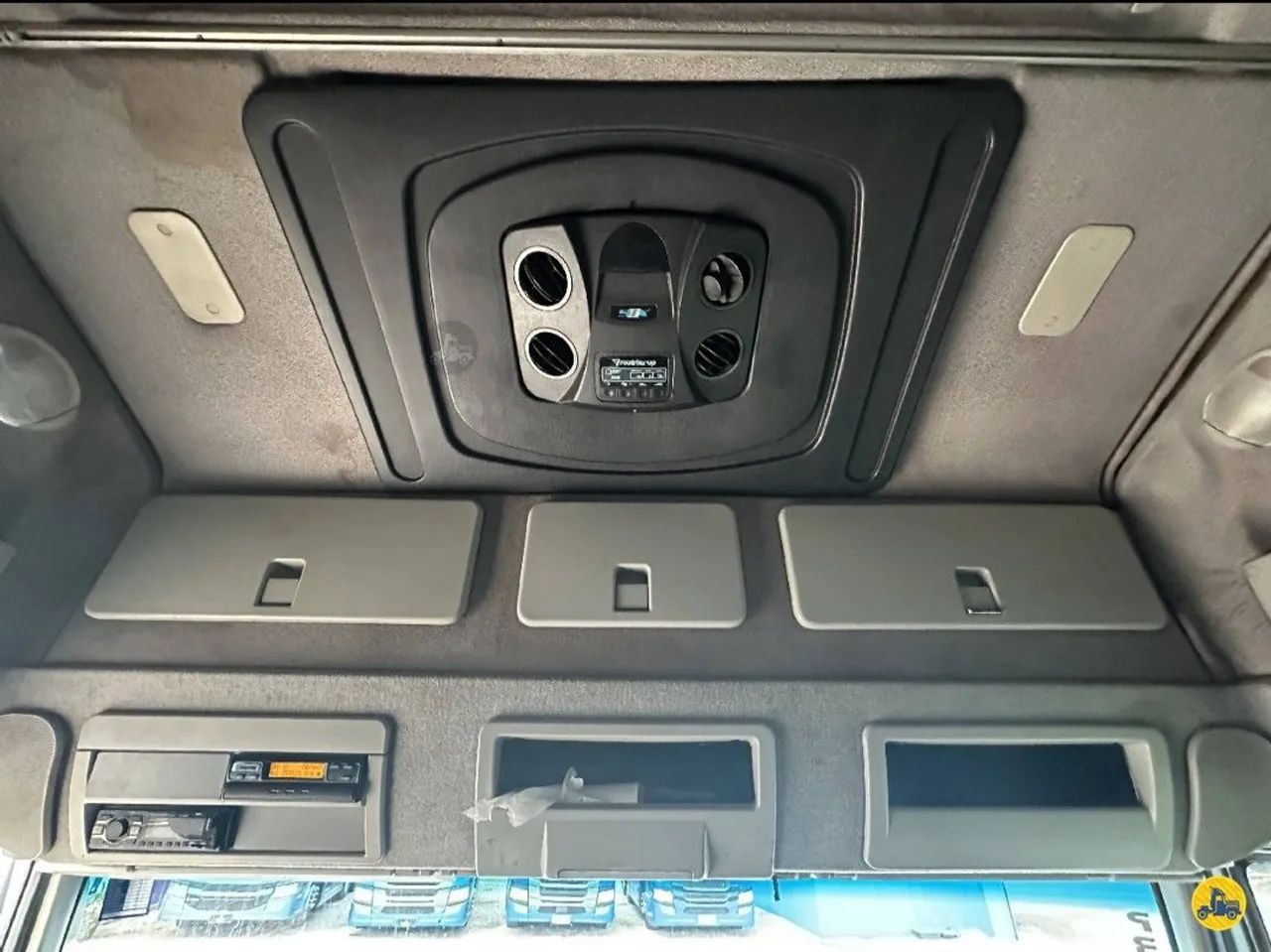 IVECO STRALIS 440 6X2<br>2013/2013<br>TETO ALTO<br>AUTOMÁTICO - Foto 12