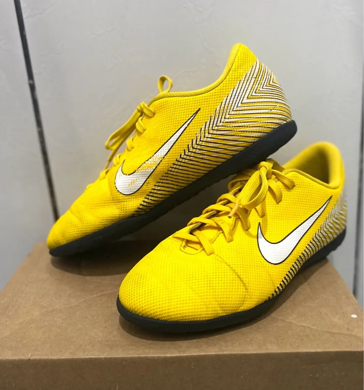 Chuteira Nike - Amarela original 