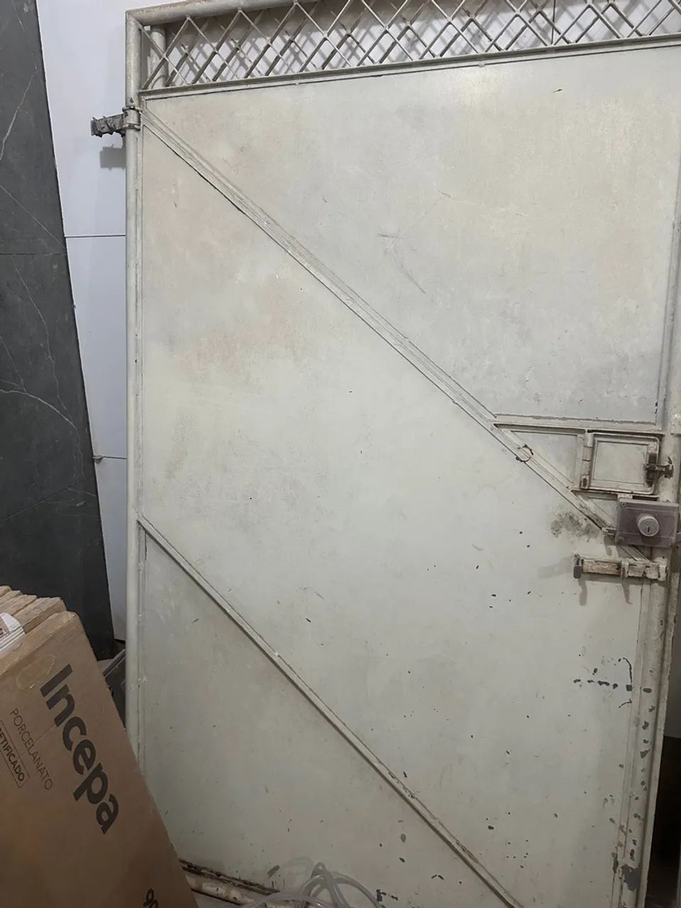 Portão de Chapa galvanizada com fechadura  - Foto 4
