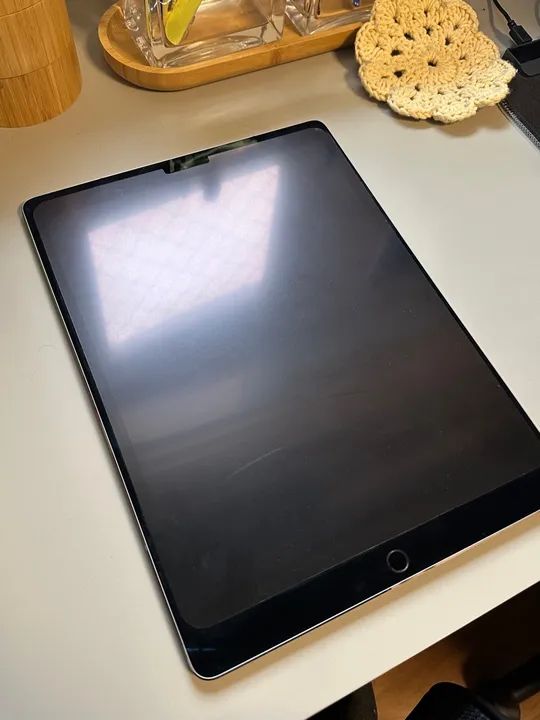 2 IPad (2ª geração, 12.9 polegadas, modelo A1671/ 5ª geração modelo A1823) LER DESCRIÇÃO