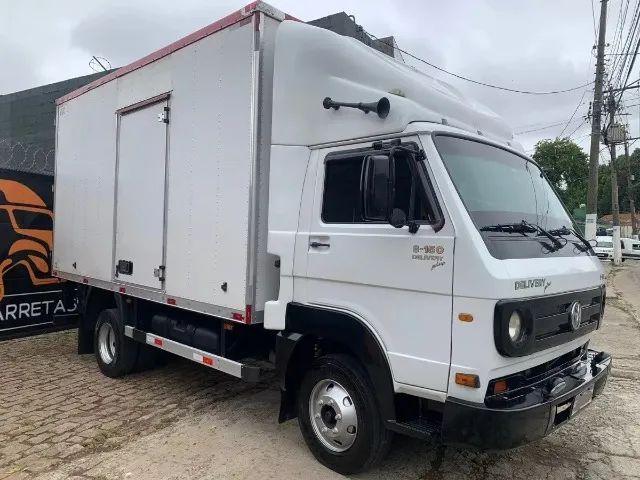 Volkswagen 8-150 2012 baú 5 metros