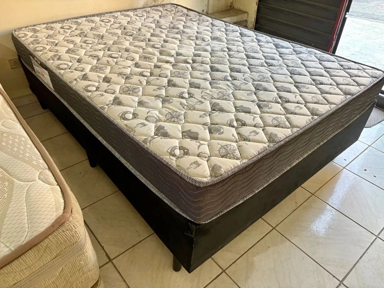 Cama box de casal , cama de casal , cama com colchão 