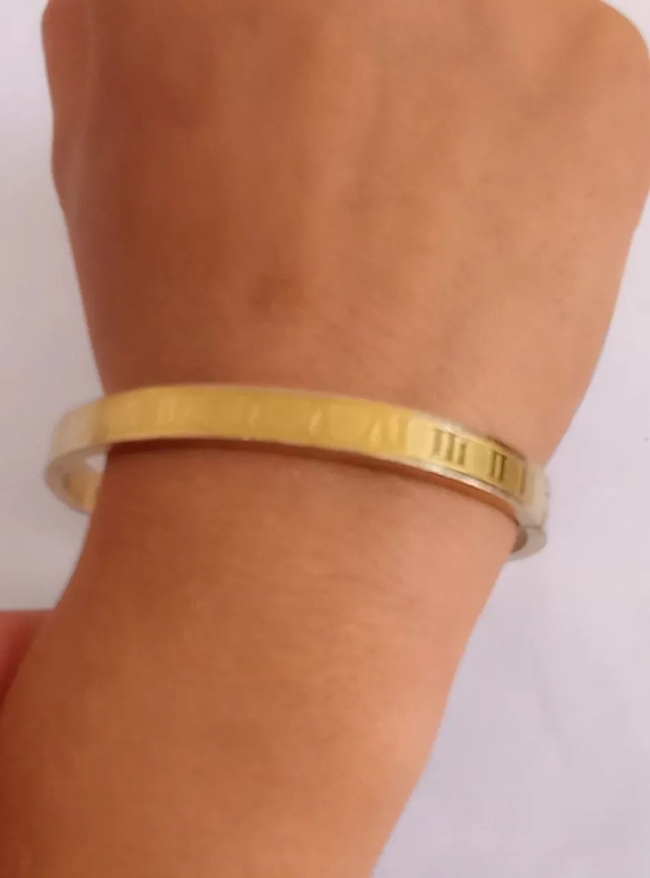 Pulseira dourada de aço inoxidável