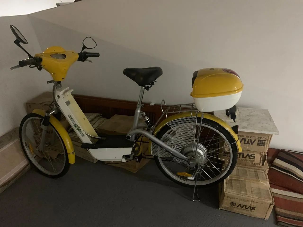 Bike elétrica com pouquíssimo uso e bateria nova