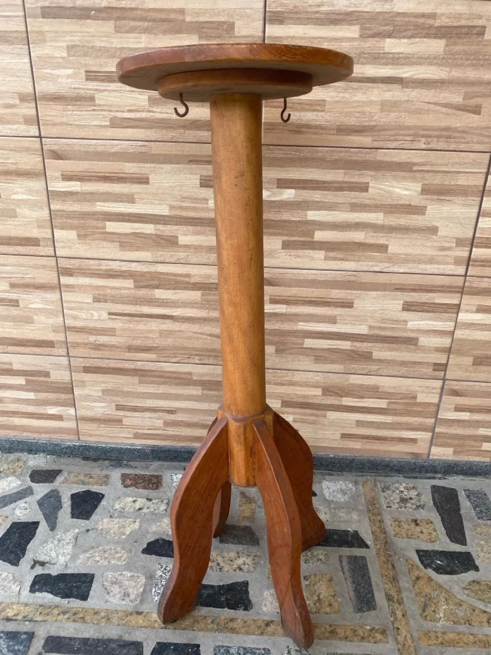 Mesa de apoio redonda em madeira maciça  - Foto 2