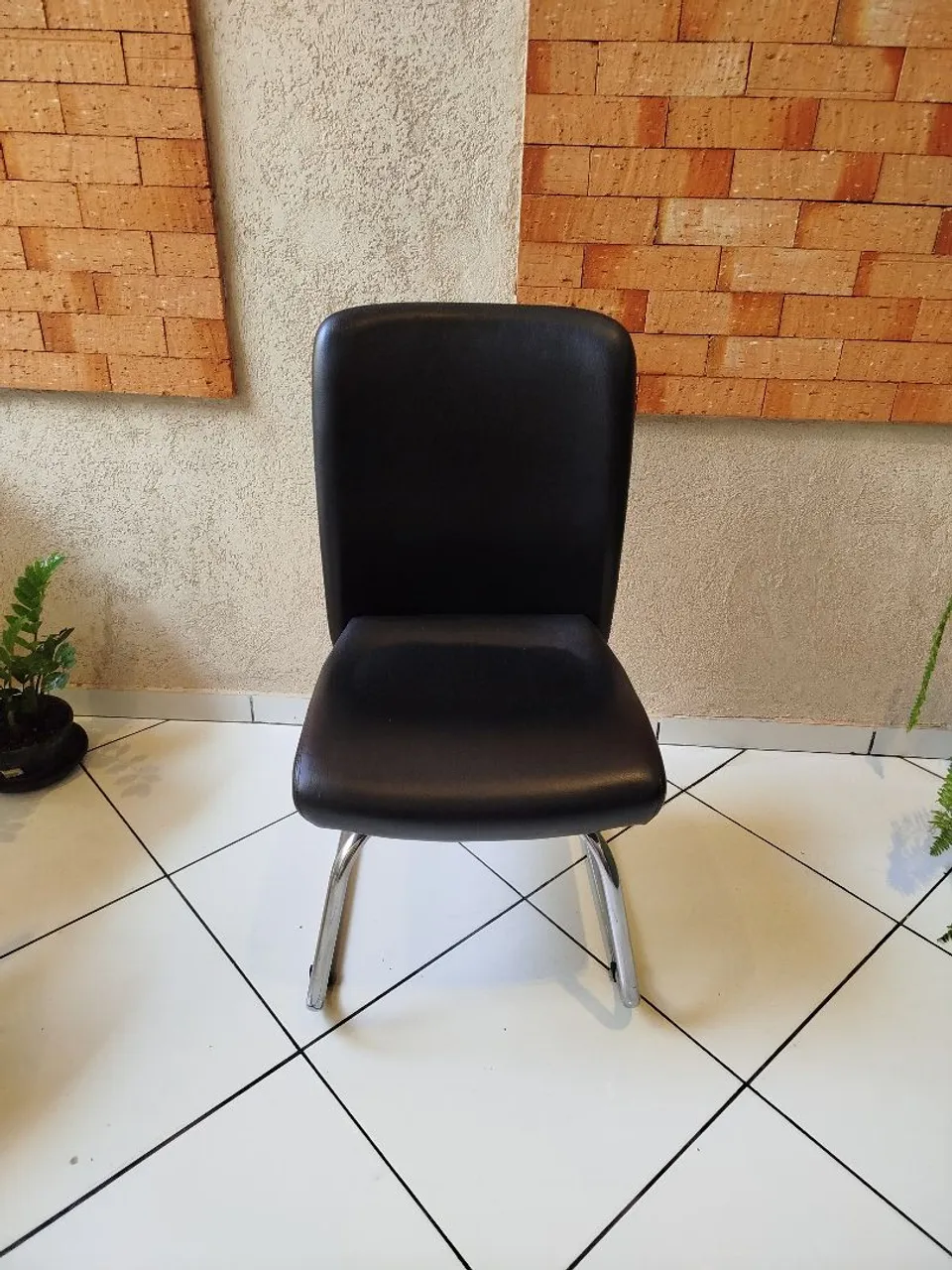 Cadeira de Escritório Moderno com Assento em Couro