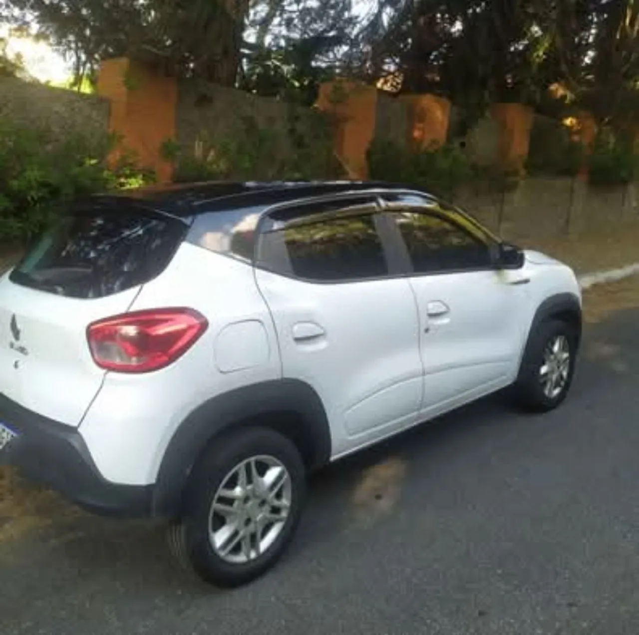 Kwid intense18 junta queimada (Leia)