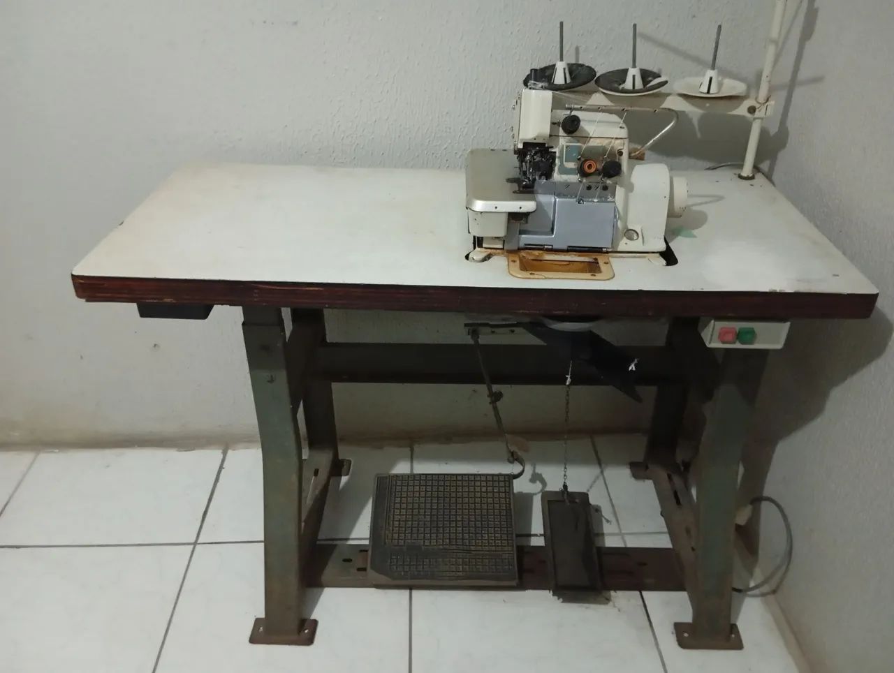 Overloque industrial Singer - Serviços - Demócrito Rocha