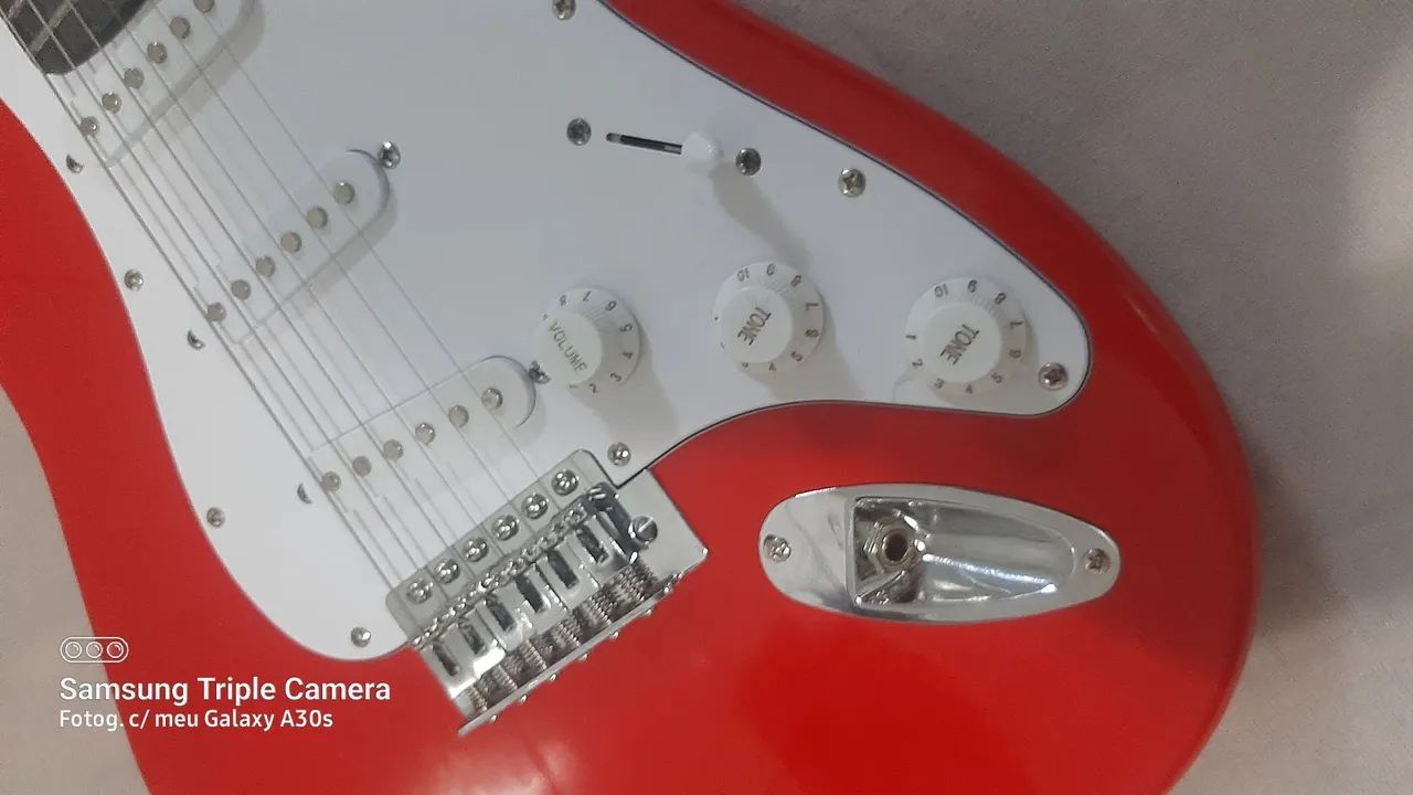 Guitarra queens nova. Acompanha 1 palheta - Foto 2