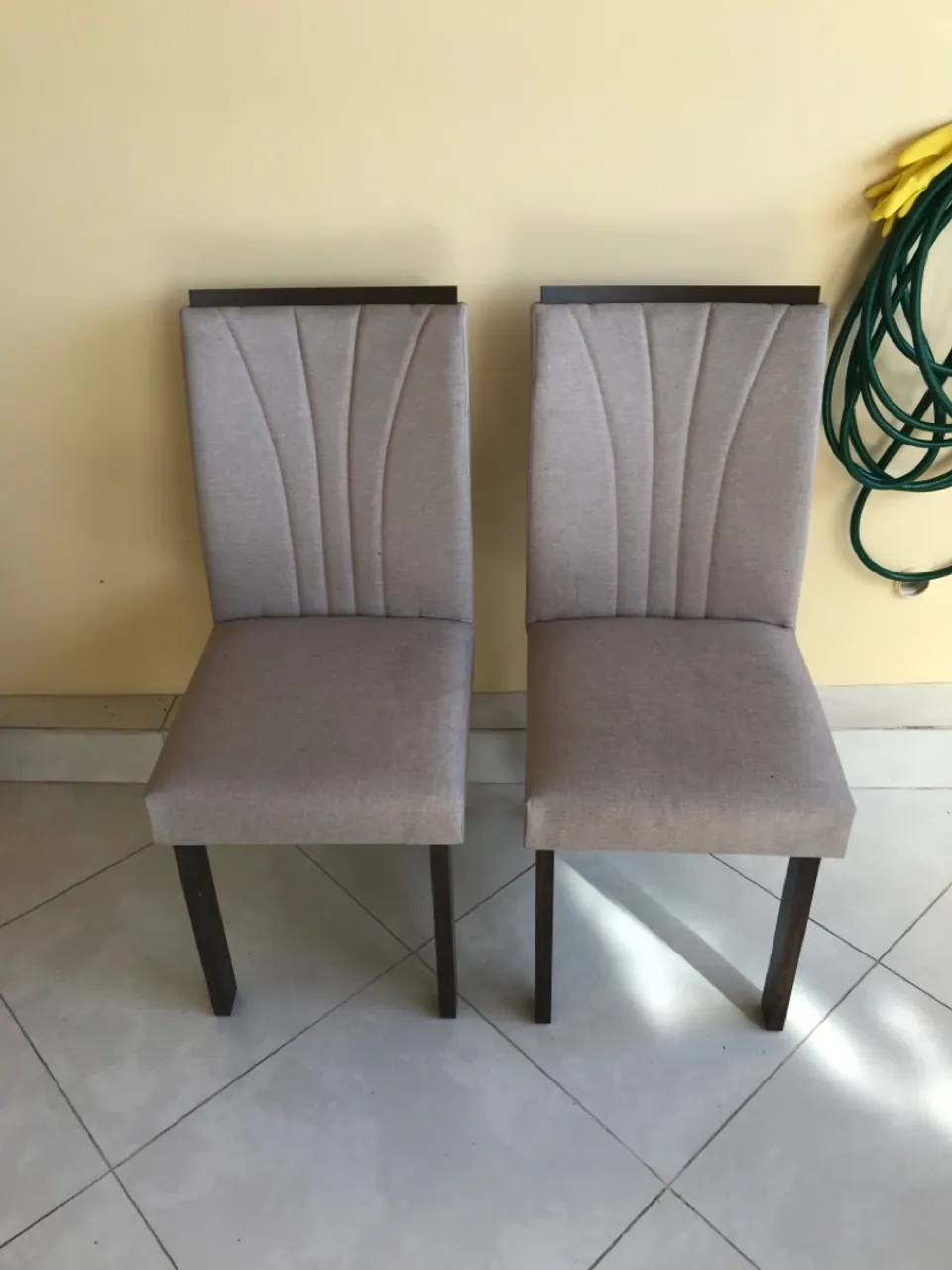 Cadeiras de Jantar Estofadas - Elegância para sua mesa! Valor 200