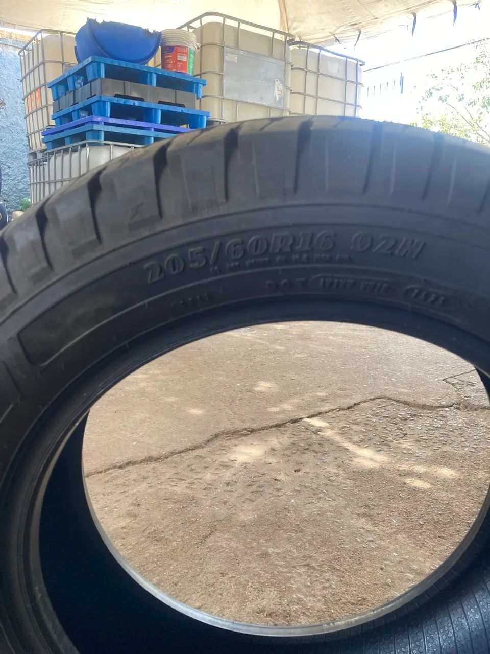 Pneu 205/60 R 16