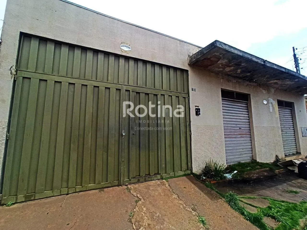 Casa para alugar, 3 quartos, Santa Mônica - Uberlândia/MG - Rotina Imobiliária