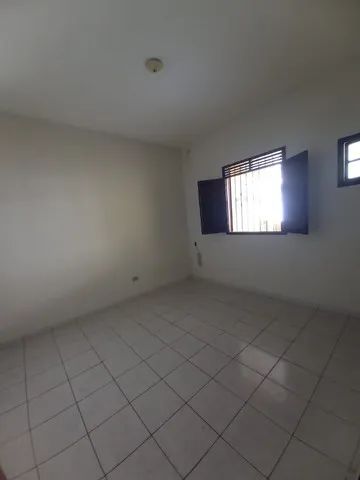 Cod: 14 - 02 Casas vizinhas 01 com 06 salas e 01 com 05 quartos, 380m2 de área - Centro - Foto 2