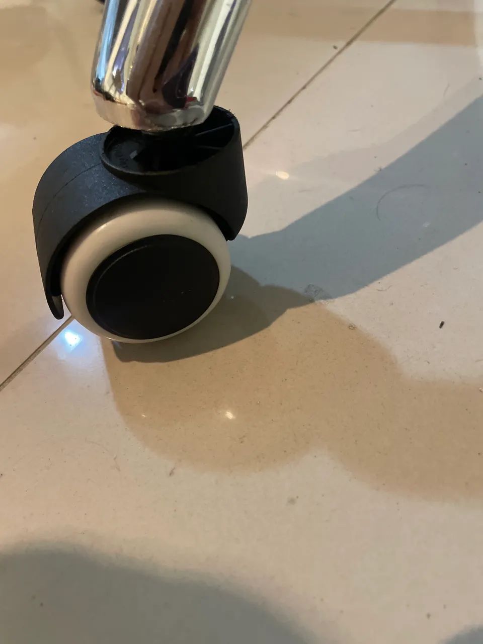 Pés de cadeira com rodinha - Foto 2