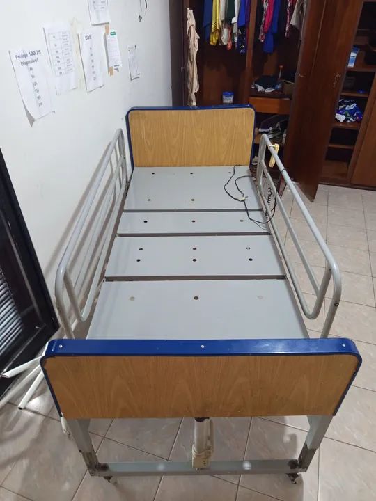 Cama Hospitalar elétrica com controle e Grades Laterais