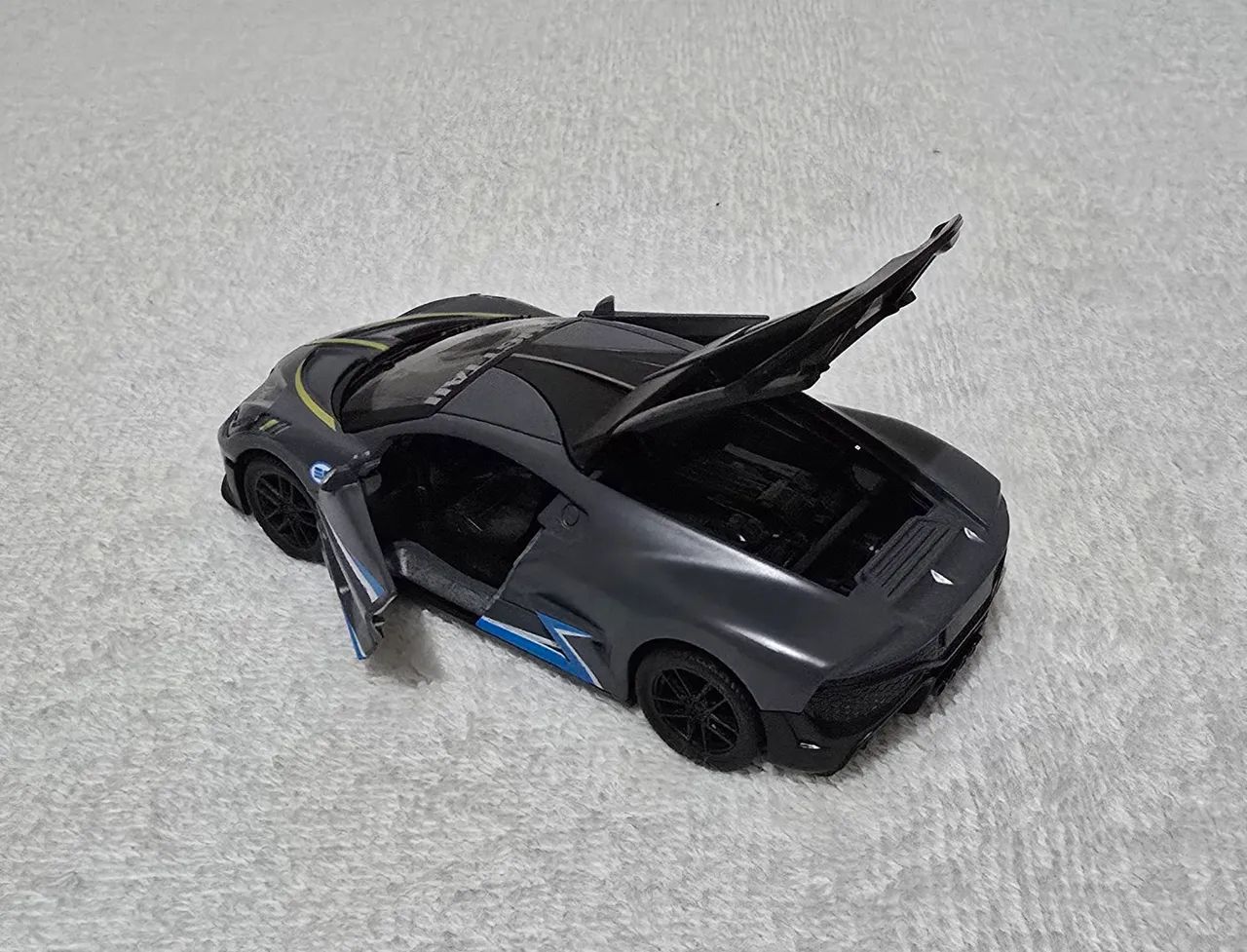 Carrinho miniatura Bugatti Divo  - Foto 2