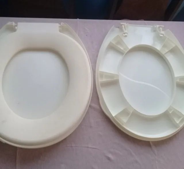 Assento de vaso sanitário (em PVC) - vendo ou troco