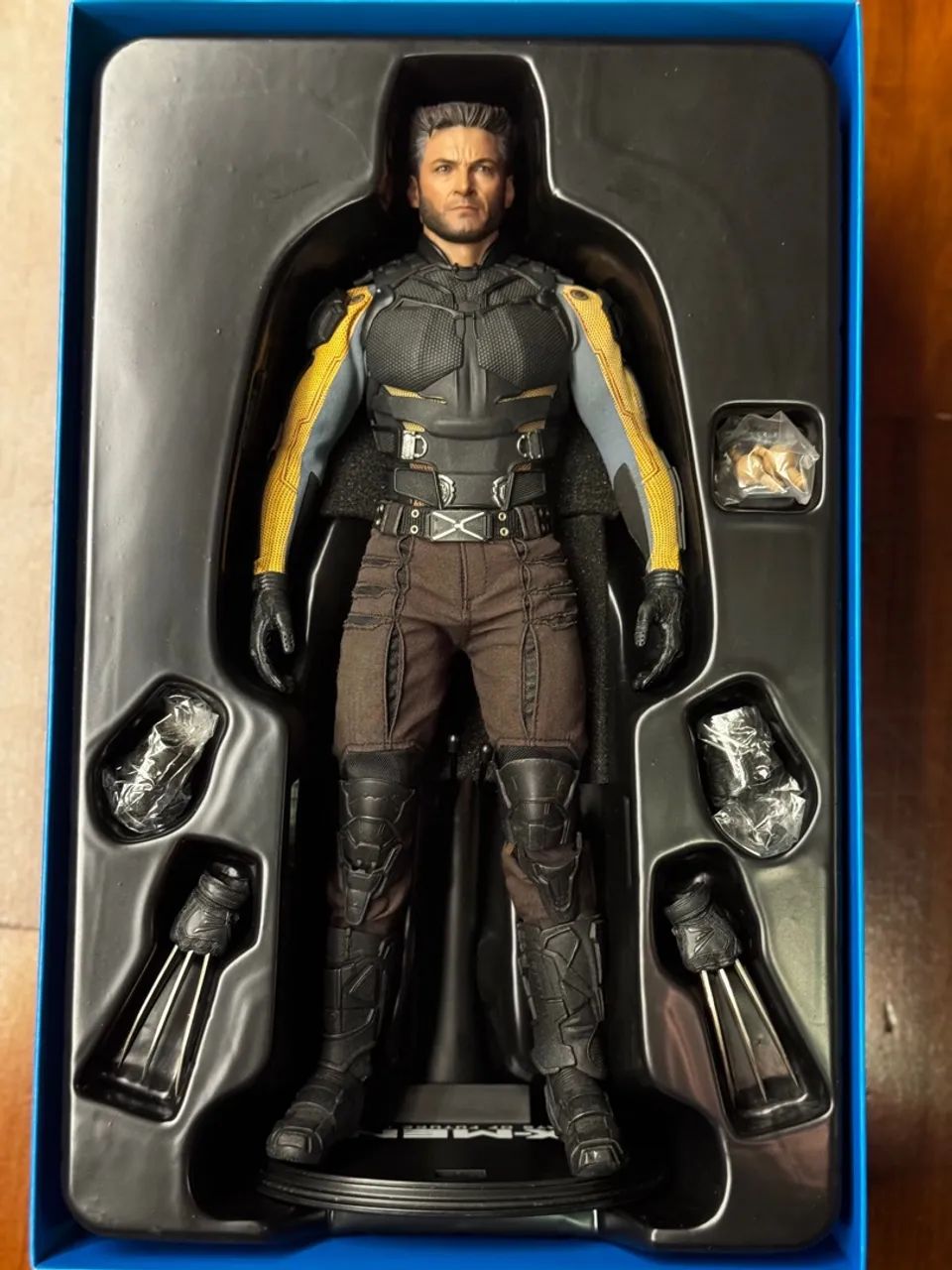 Wolverine hot Toys 1/6 dias de um futuro - Foto 5