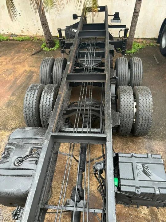 VW17280, 2014, automático, equipado com guindaste marca Hidrall - Foto 5