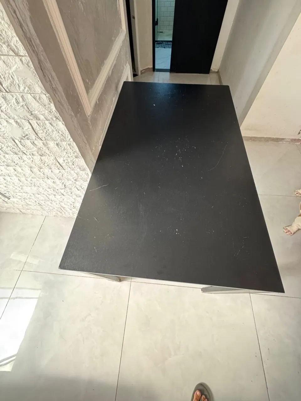 Mesa preta para diversos usos
