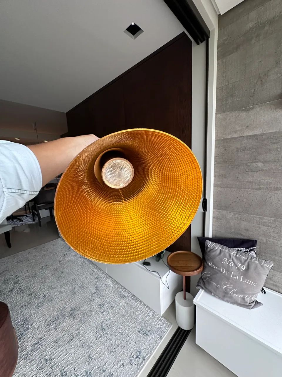 Belíssimo Conjunto de Luminárias pendentes Cônica Preta com interior dourado - Foto 2