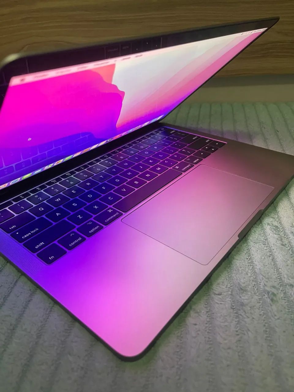 Vendo MacBook Pro 256 GB versão 17 ,usado poucas vezes  - Foto 2