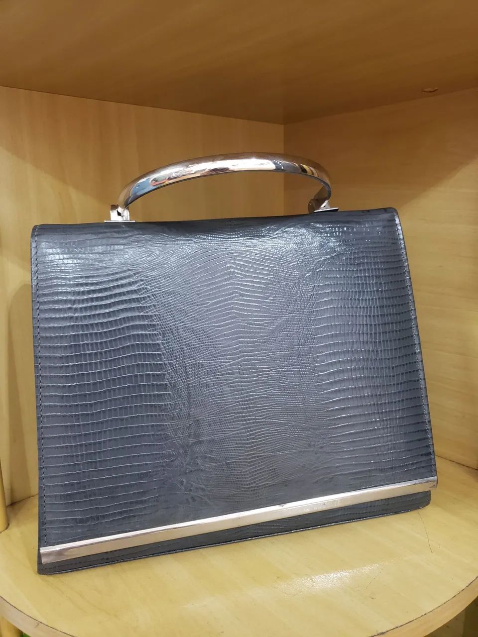 Bolsa de Couro Luxo Feminina - Ótimo Estado   - Foto 2