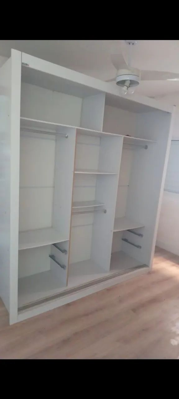 Guarda roupa branco c espelho - Foto 2