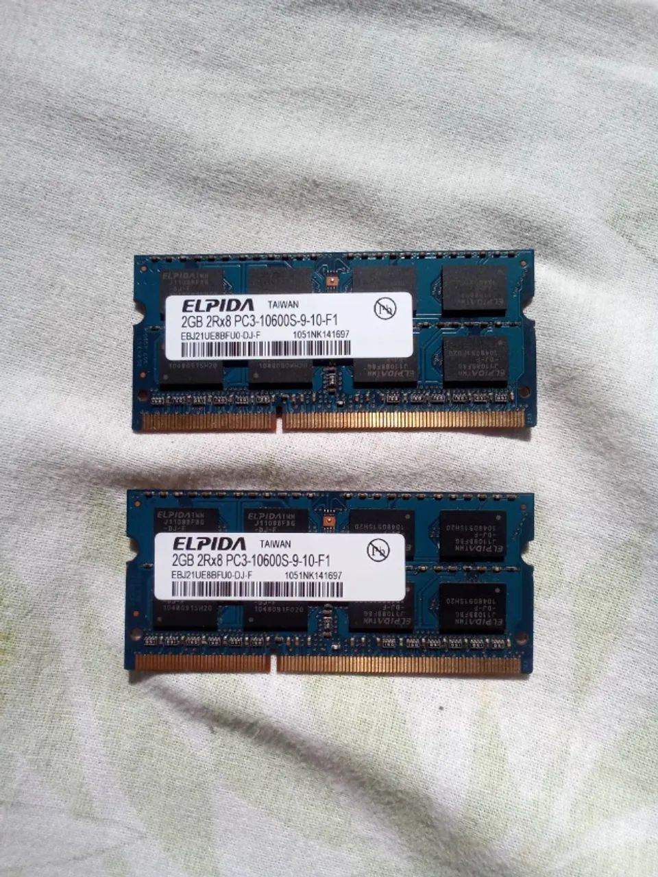 2 pentes de RAM 2GB cada DDR3 