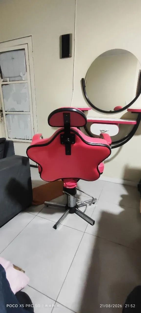 Cadeira barbeiro e penteadeira  - Foto 3
